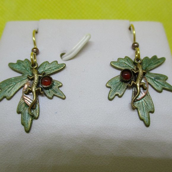 Lizard Leaves Cabochon Pierced Earrings 3-D Brass Tone Lizard Green Enamel Brass - Picture 1 of 9